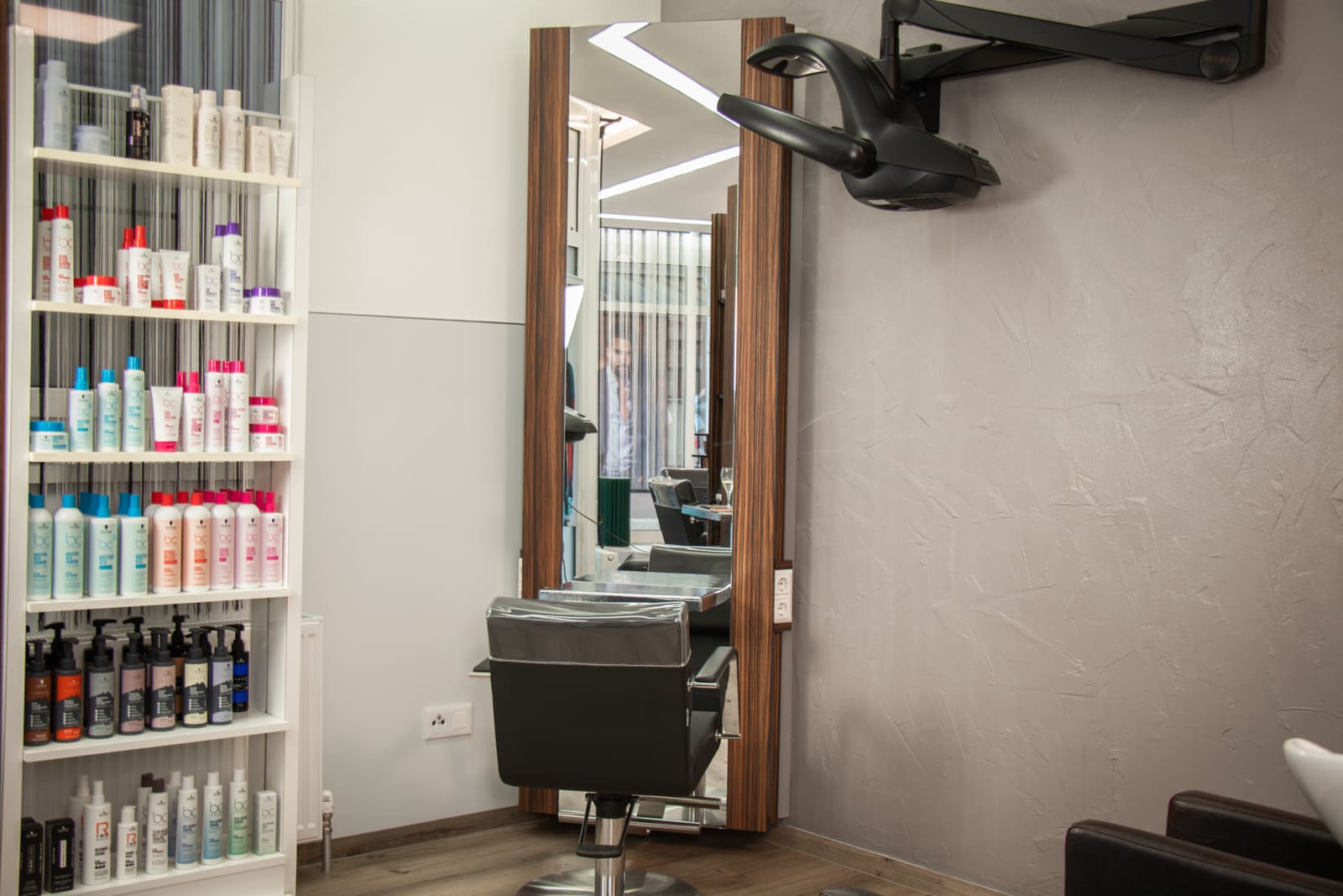 Hair Lounge Carola Strasser – Innenansicht des Salons in Landskron